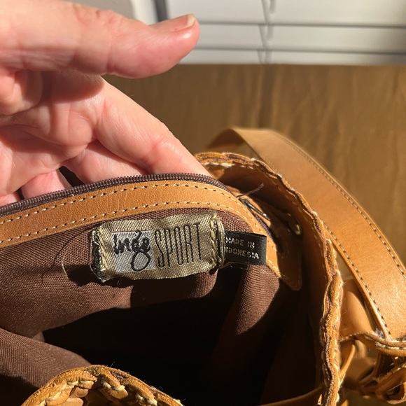 Inge Sport Tan Leather Weaved Bucket Bag, good condition w matching earrings - Picture 7 of 9